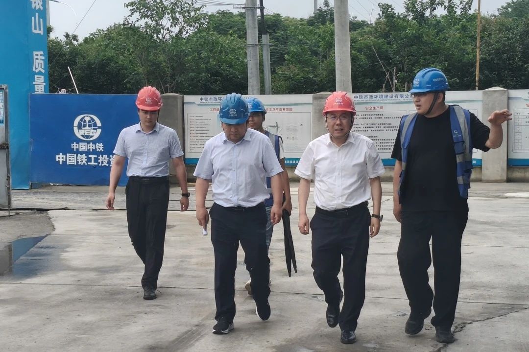 公司黨委書記、董事長(zhǎng)李明華到合肥智能中央廚房項(xiàng)目檢查指導(dǎo)工作.jpg